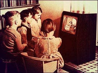 50s kids watcing tv