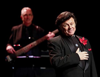 Bobby Curtola touches heart