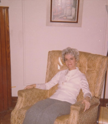 Pat early 80s Broadway apt 001